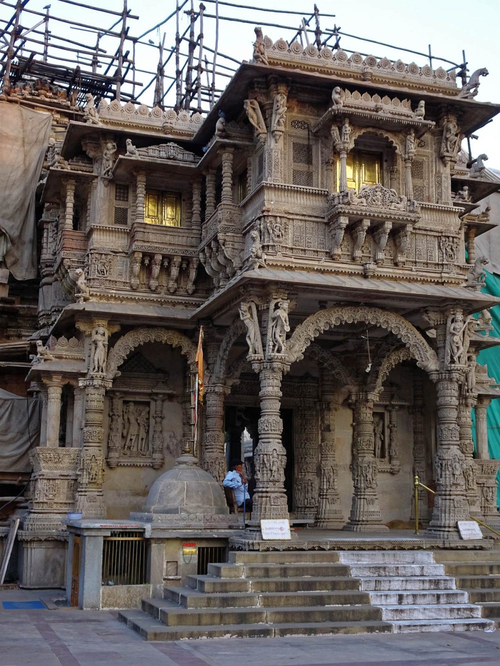 1107_Hutheesing-Jain-Temple.jpg